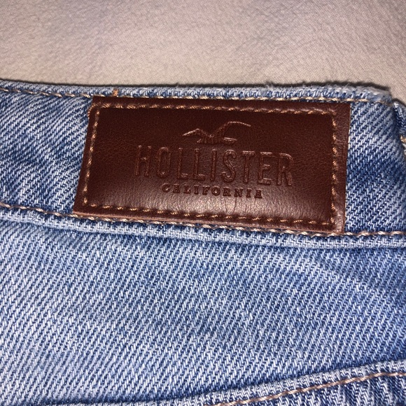 HOLLISTER - Ultra High Rise Mom Jean - Picture 5 of 8